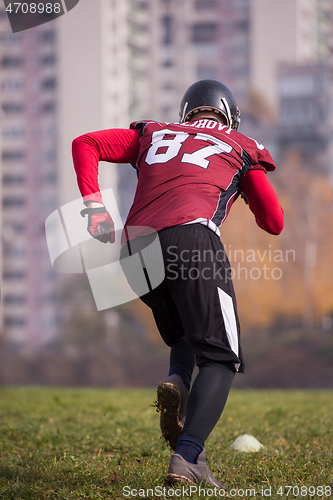 Image of american football player in action