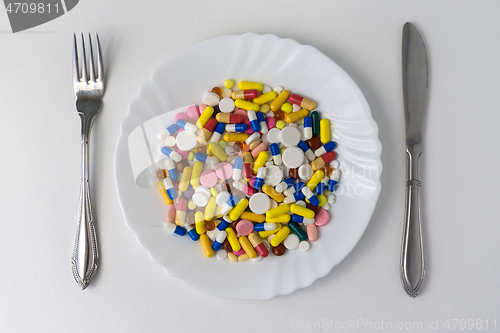 Image of A bunch of pills on a plate