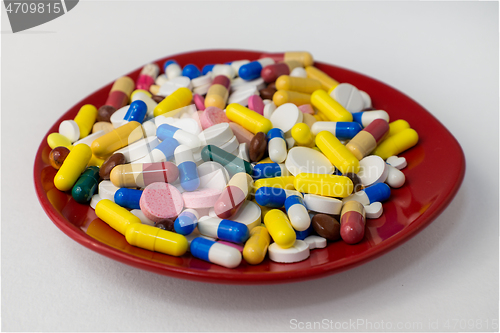 Image of A bunch of pills on a plate
