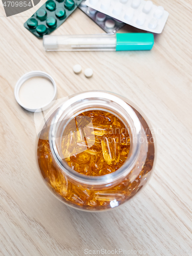 Image of Yellow pills in drug bottle