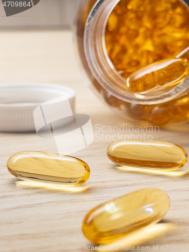 Image of Yellow pills in drug bottle
