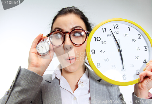 Image of Young woman can\'t wait to go home from the nasty office