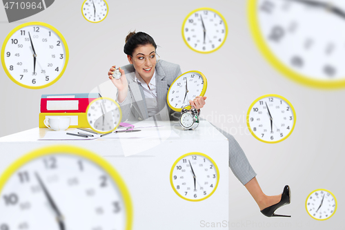 Image of Young woman can\'t wait to go home from the nasty office