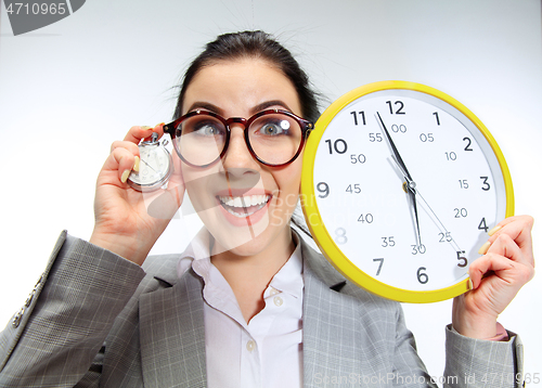 Image of Young woman can\'t wait to go home from the nasty office