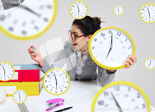 Image of Young woman can\'t wait to go home from the nasty office