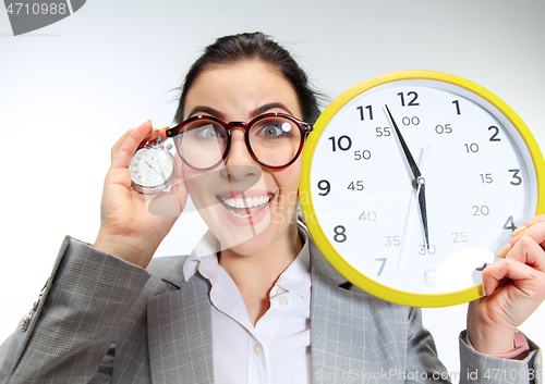 Image of Young woman can\'t wait to go home from the nasty office