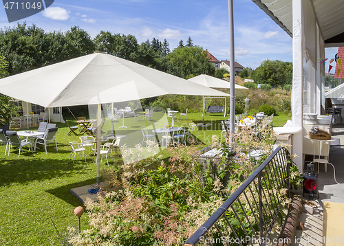 Image of idyllic garden scenery