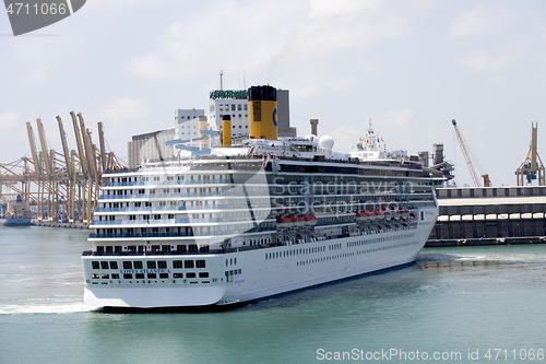 Image of Cruise ship navigatin in port