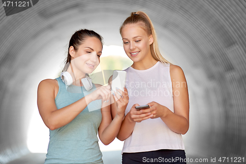 Image of women or female friends with smartphones