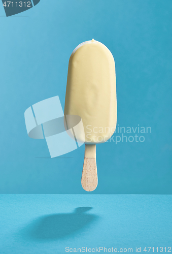 Image of levitating ice cream 