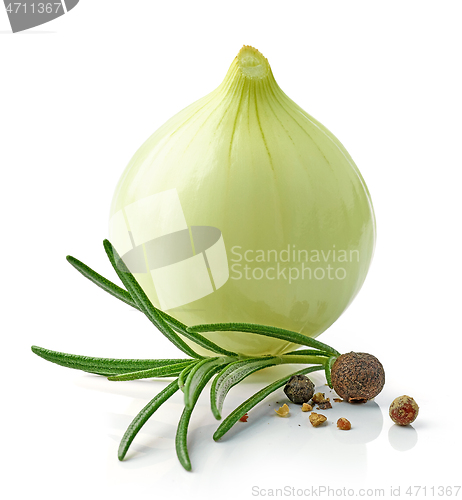 Image of fresh raw peeled onion