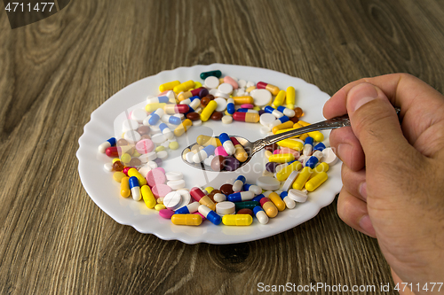 Image of A bunch of pills on a plate