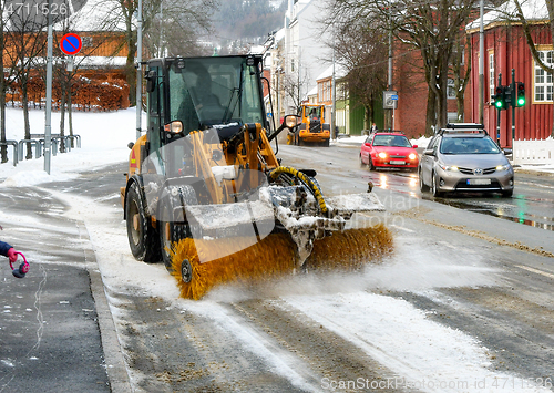 Image of Removing snow