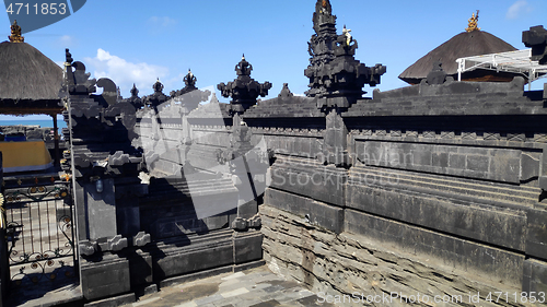 Image of Tanah Lot Temple in the ocean in Bali