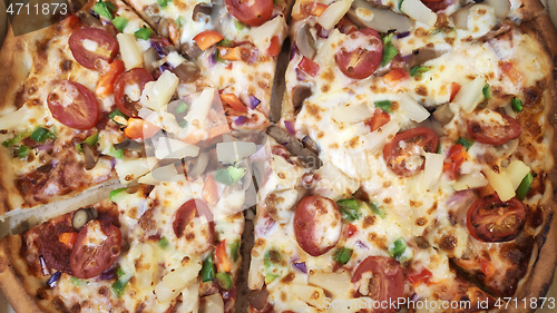 Image of Pizza with mushrooms, tomato and pineapple