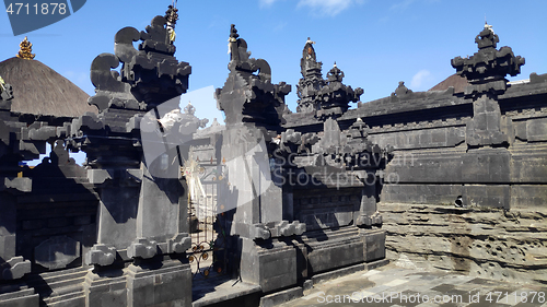 Image of Tanah Lot Temple in the ocean in Bali