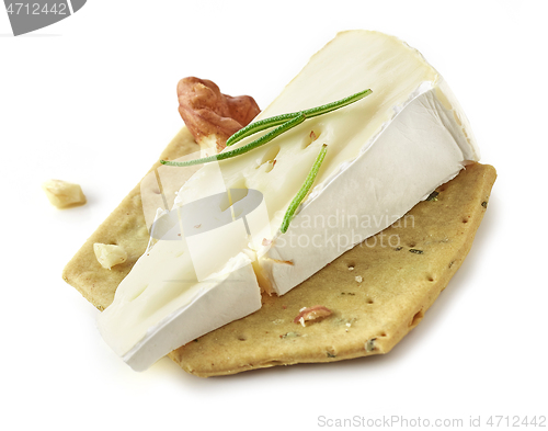 Image of canape with brie cheese, walnut and rosemary