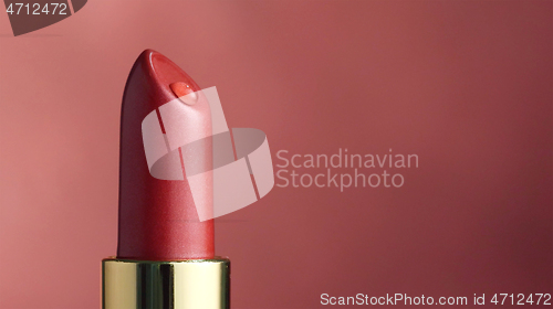 Image of closeup of red moisturizing lipstick 