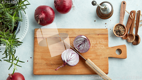 Image of halved red onion