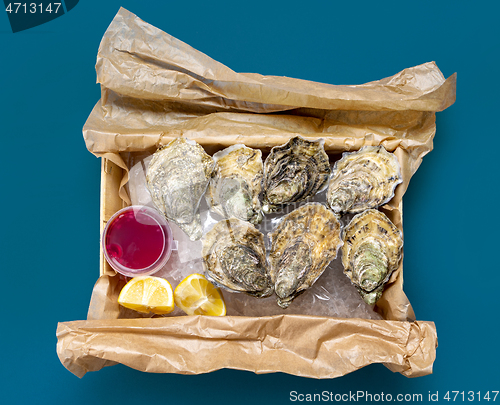 Image of box of fresh oysters