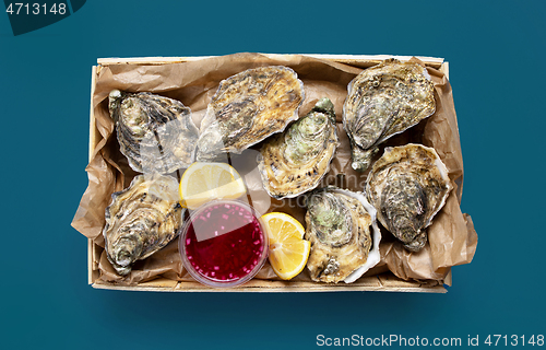 Image of box of fresh oysters