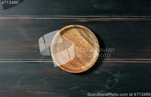 Image of empty wooden plate on kitchen table