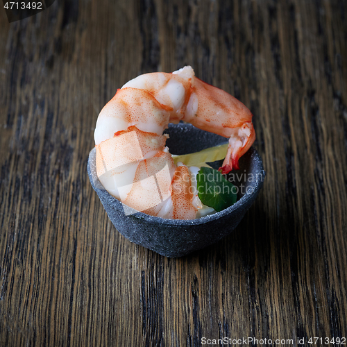 Image of bowl of appetizer with boiled shrimp