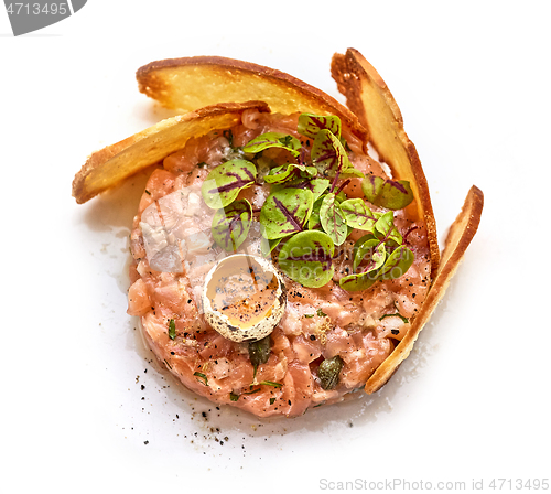 Image of portion of salmon tartare