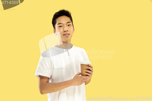 Image of Korean young man\'s half-length portrait on yellow background