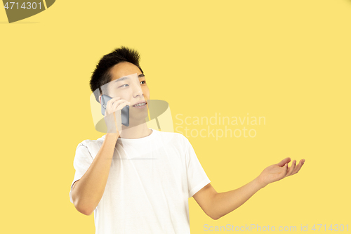 Image of Korean young man\'s half-length portrait on yellow background