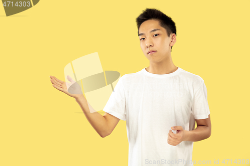 Image of Korean young man\'s half-length portrait on yellow background