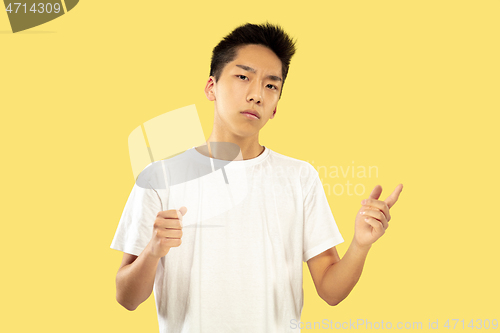 Image of Korean young man\'s half-length portrait on yellow background