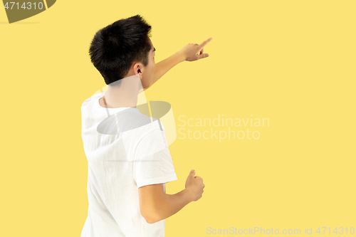 Image of Korean young man\'s half-length portrait on yellow background