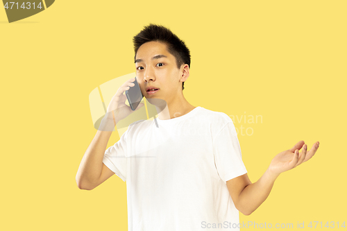 Image of Korean young man\'s half-length portrait on yellow background