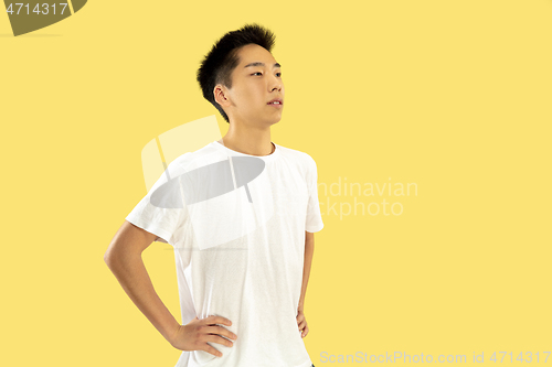 Image of Korean young man\'s half-length portrait on yellow background