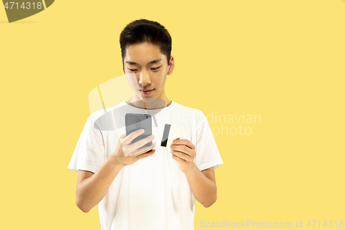 Image of Korean young man\'s half-length portrait on yellow background