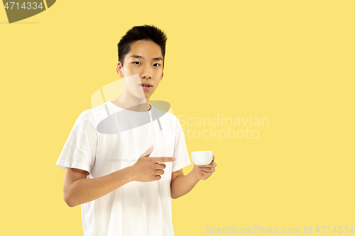 Image of Korean young man\'s half-length portrait on yellow background