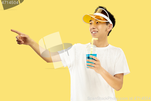 Image of Korean young man\'s half-length portrait on yellow background