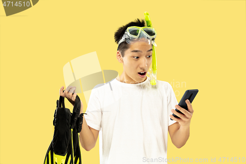 Image of Korean young man\'s half-length portrait on yellow background