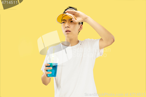 Image of Korean young man\'s half-length portrait on yellow background