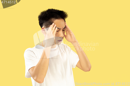Image of Korean young man\'s half-length portrait on yellow background