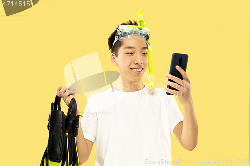 Image of Korean young man\'s half-length portrait on yellow background