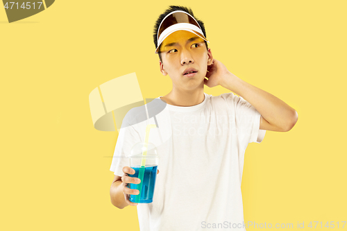 Image of Korean young man\'s half-length portrait on yellow background