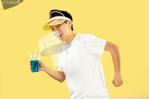 Image of Korean young man\'s half-length portrait on yellow background