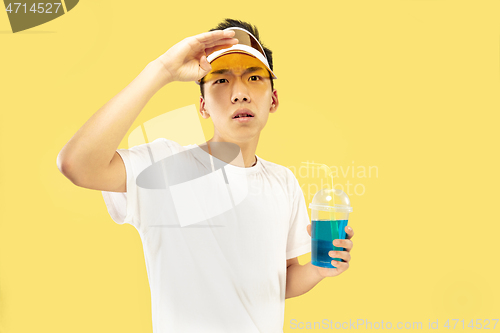 Image of Korean young man\'s half-length portrait on yellow background