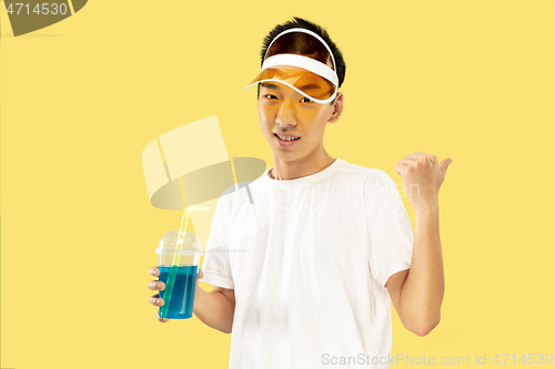 Image of Korean young man\'s half-length portrait on yellow background