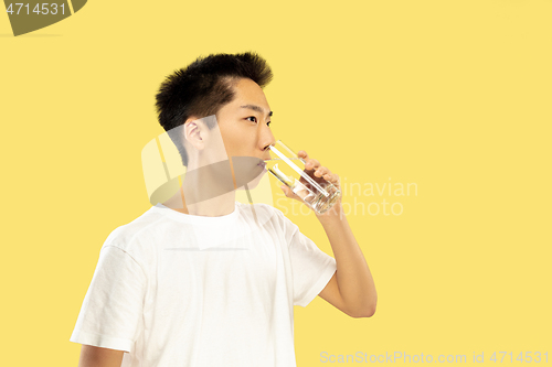 Image of Korean young man\'s half-length portrait on yellow background