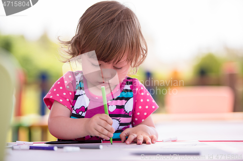 Image of little girl drawing a colorful pictures