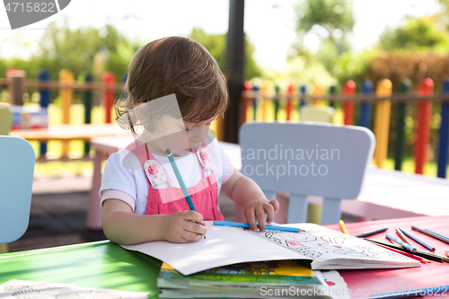 Image of little girl drawing a colorful pictures