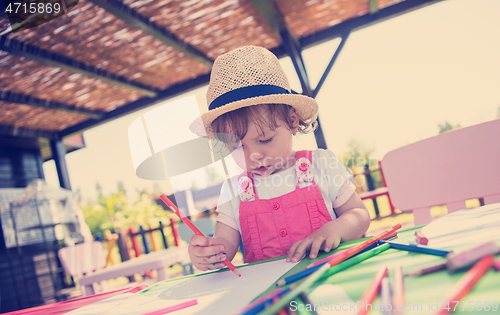 Image of little girl drawing a colorful pictures